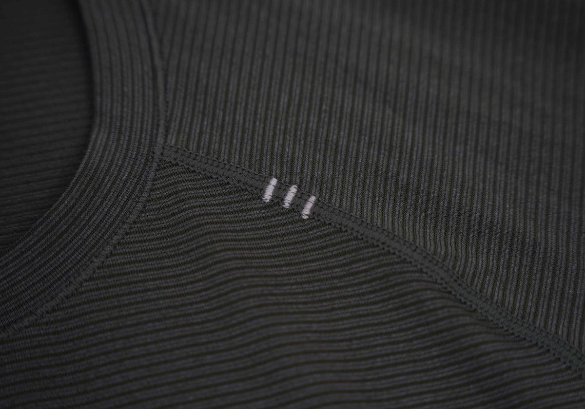 ULTRA LIGHT PERFORMANCE FABRIC, WEIGHTLESS ON THE SKIN AND MOISTURE-WICKING, KEEPS YOU COOL, DRY AND COMFORTABLE.