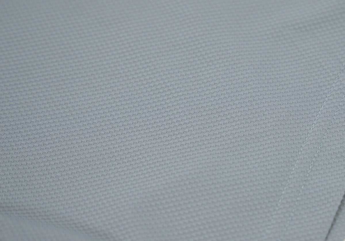 ULTRA LIGHT PERFORMANCE FABRIC, WEIGHTLESS ON THE SKIN AND MOISTURE-WICKING, KEEPS YOU COOL, DRY AND COMFORTABLE.