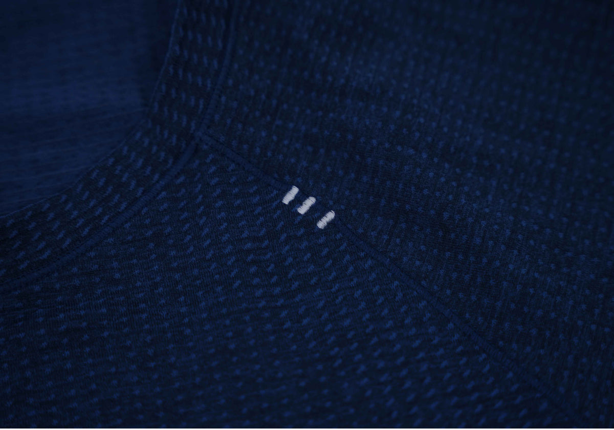 ULTRA LIGHT PERFORMANCE FABRIC, WEIGHTLESS ON THE SKIN AND MOISTURE-WICKING, KEEPS YOU COOL, DRY AND COMFORTABLE.