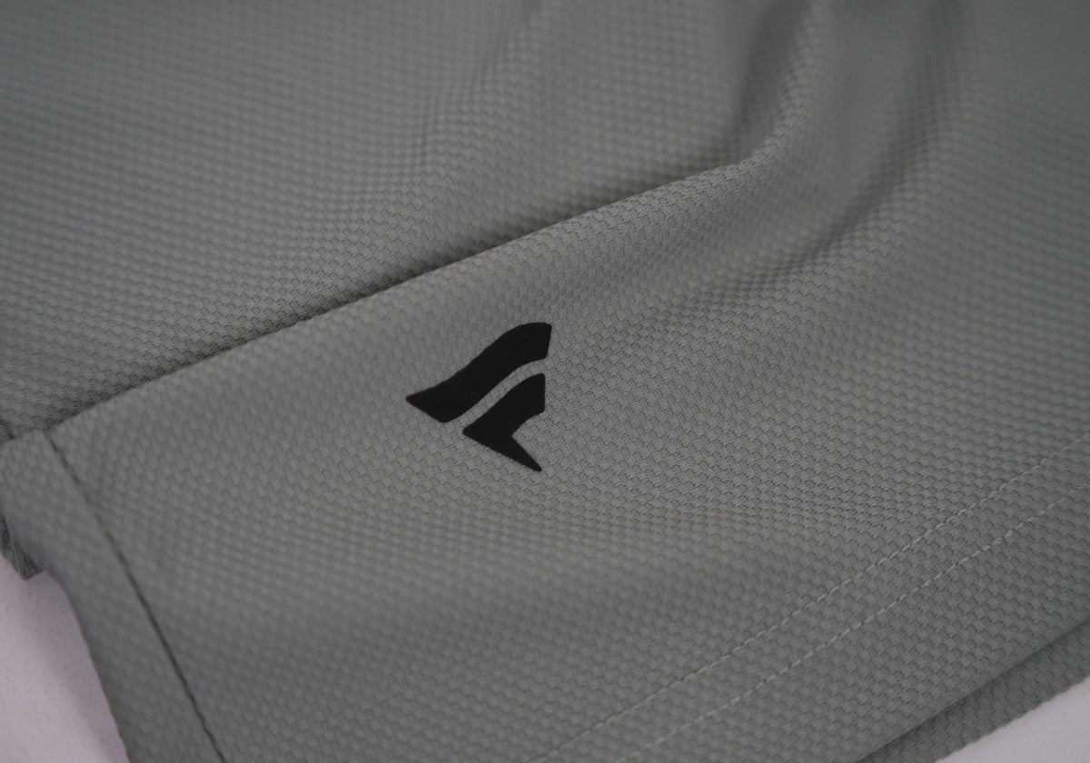 ULTRA LIGHT PERFORMANCE FABRIC, WEIGHTLESS ON THE SKIN AND MOISTURE-WICKING, KEEPS YOU COOL, DRY AND COMFORTABLE.